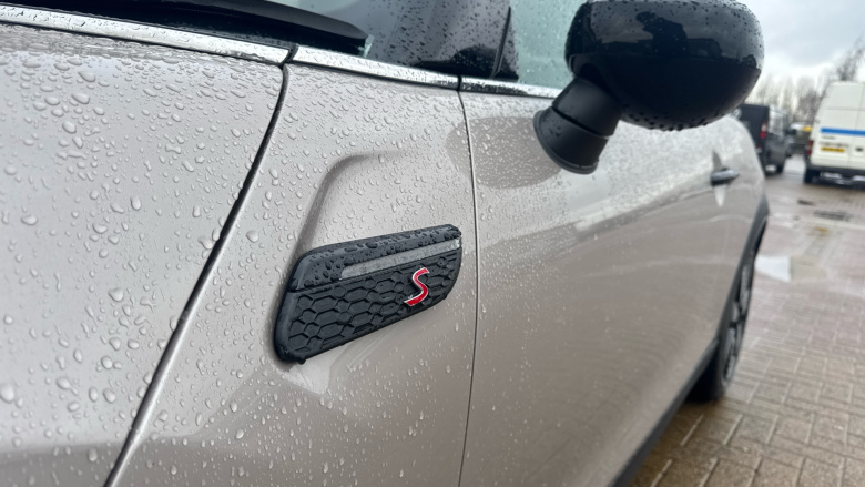 MINI Hatchback 2.0 Cooper S Exclusive 3dr Auto Petrol Hatchback